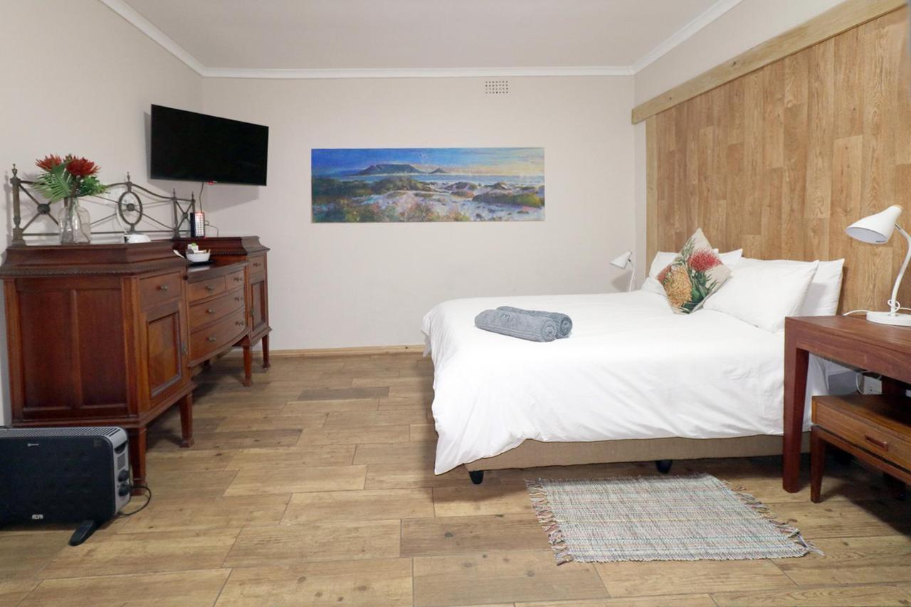 The Place Muizenberg Bagian luar foto