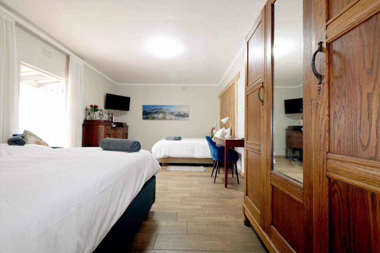 The Place Muizenberg Bagian luar foto