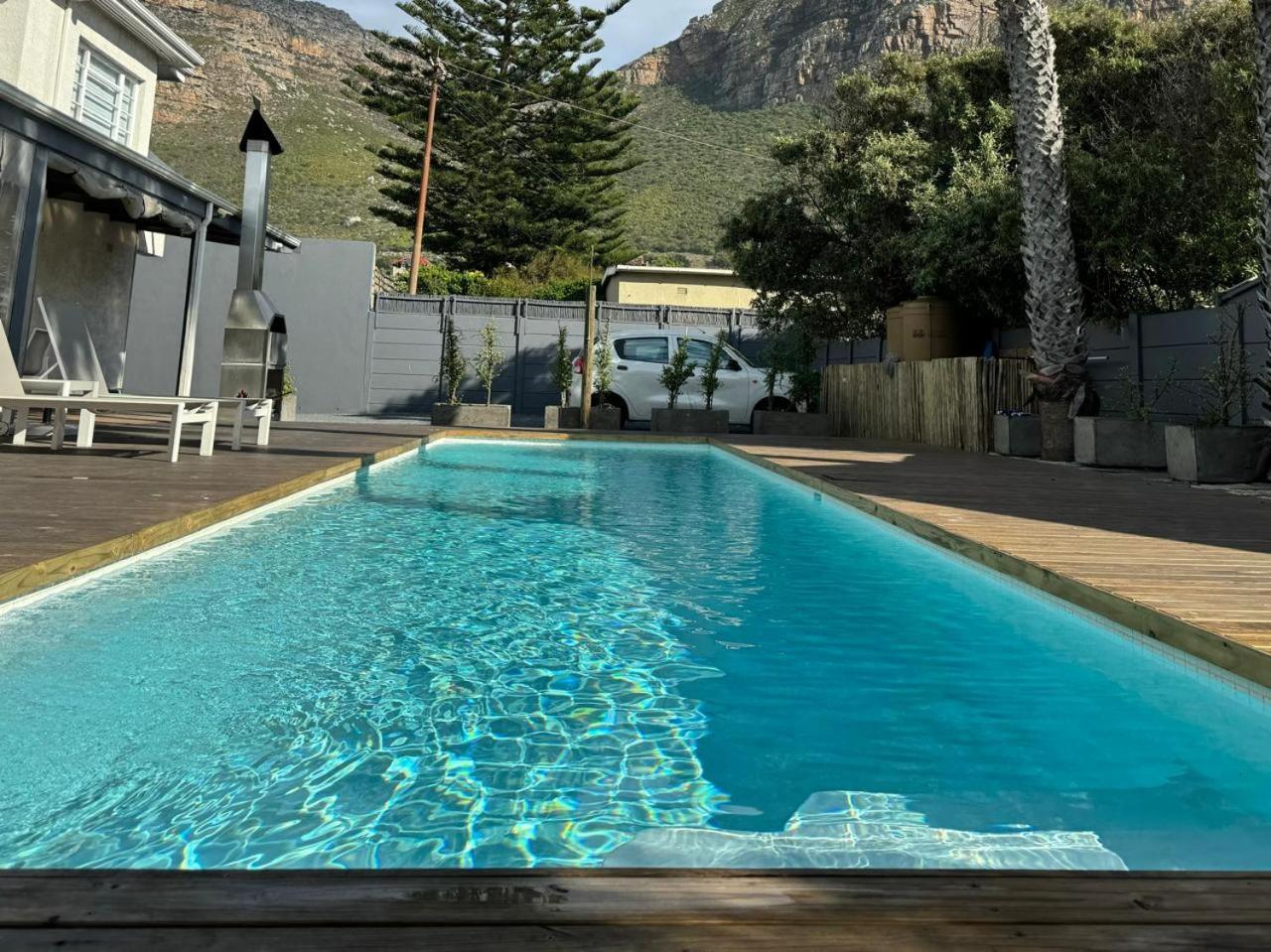 The Place Muizenberg Bagian luar foto